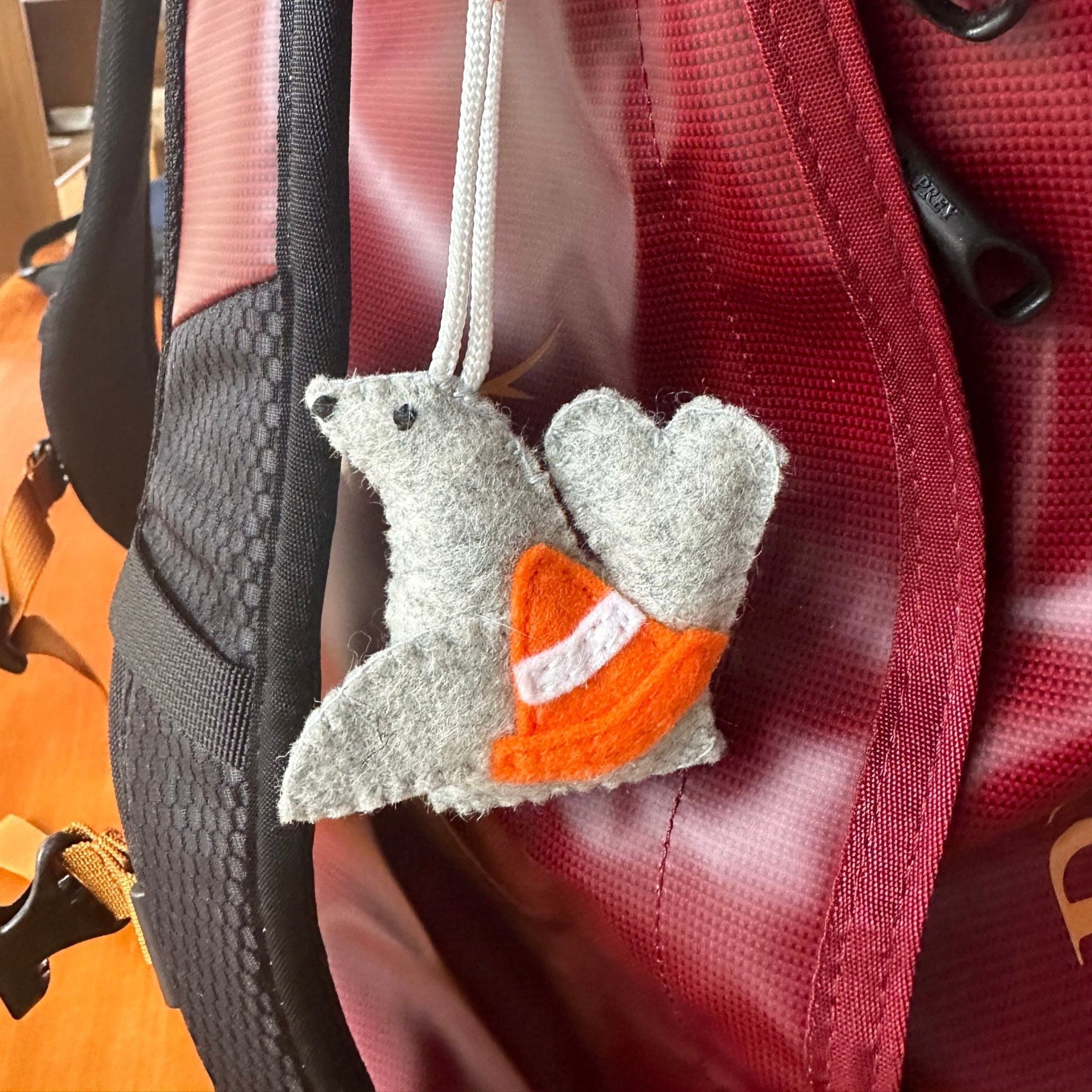 Neil the Seal bag buddy, made from wool feltTake Neil the Seal bag buddy with you on your travels. Made with wool felt and lightly stuffed . Comes with clip . Made for iconic selfies around the world .Tasmanian Softies