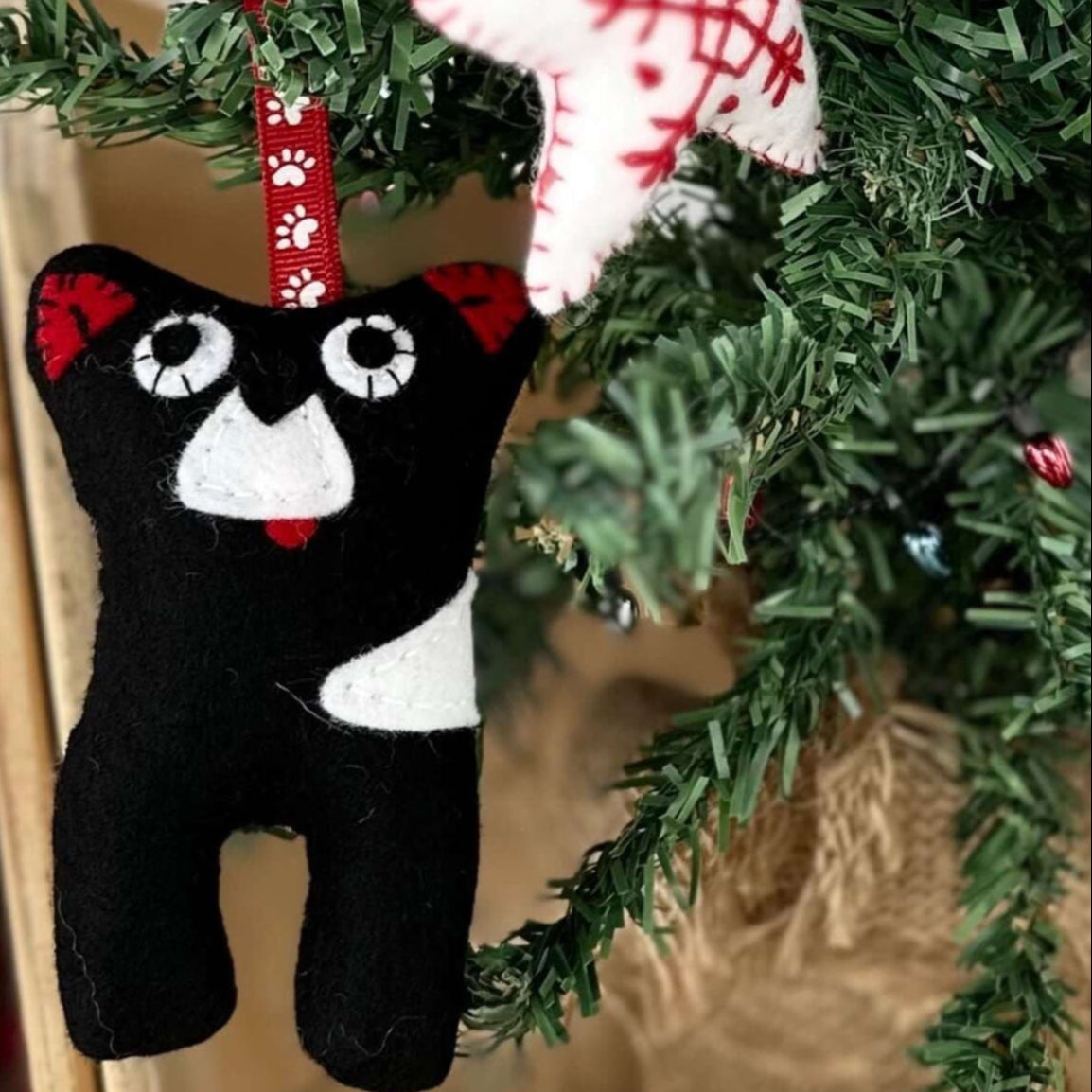 Tasmanian Devil Christmas decorationTasmanian Devil christmas decoration, handmade in Tasmania made from wool felt. Perfect addition to your Australian holiday decor! Tassie Devil decoration onlyTasmanian Softies