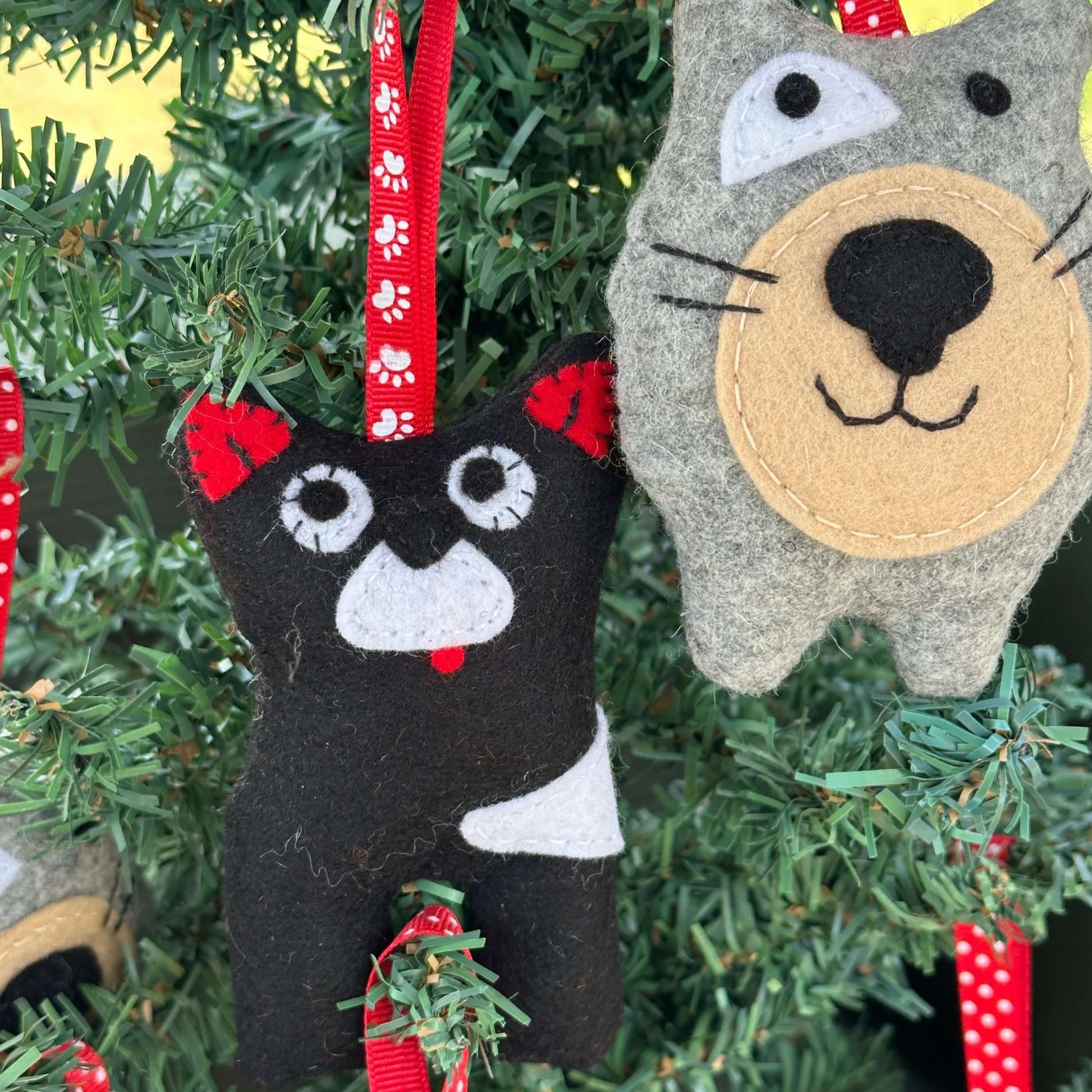 Tasmanian Devil Christmas decorationTasmanian Devil christmas decoration, handmade in Tasmania made from wool felt. Perfect addition to your Australian holiday decor! Tassie Devil decoration onlyTasmanian Softies